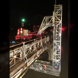 Camion nacelle sous pont