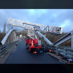 Underbridge lift